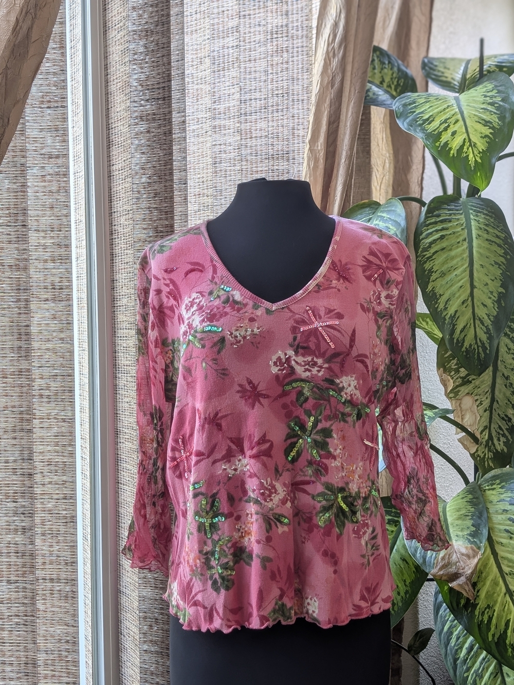 Caribbean Joe Women's V-Neck Pink Floral Embellished Top Y2k